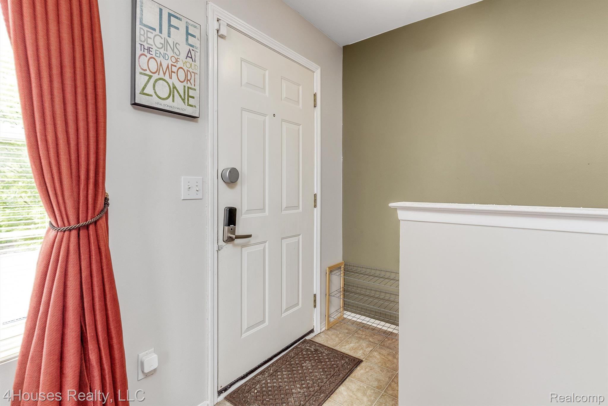 654 Lydia Lane, Unit 48 Pontiac, MI 48341 - Photo 5 of 38 Front Entry Door top of basement stairs