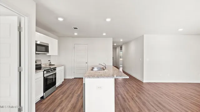 $269,900 | 800 Fairway Avenue, Byram, MS 39272