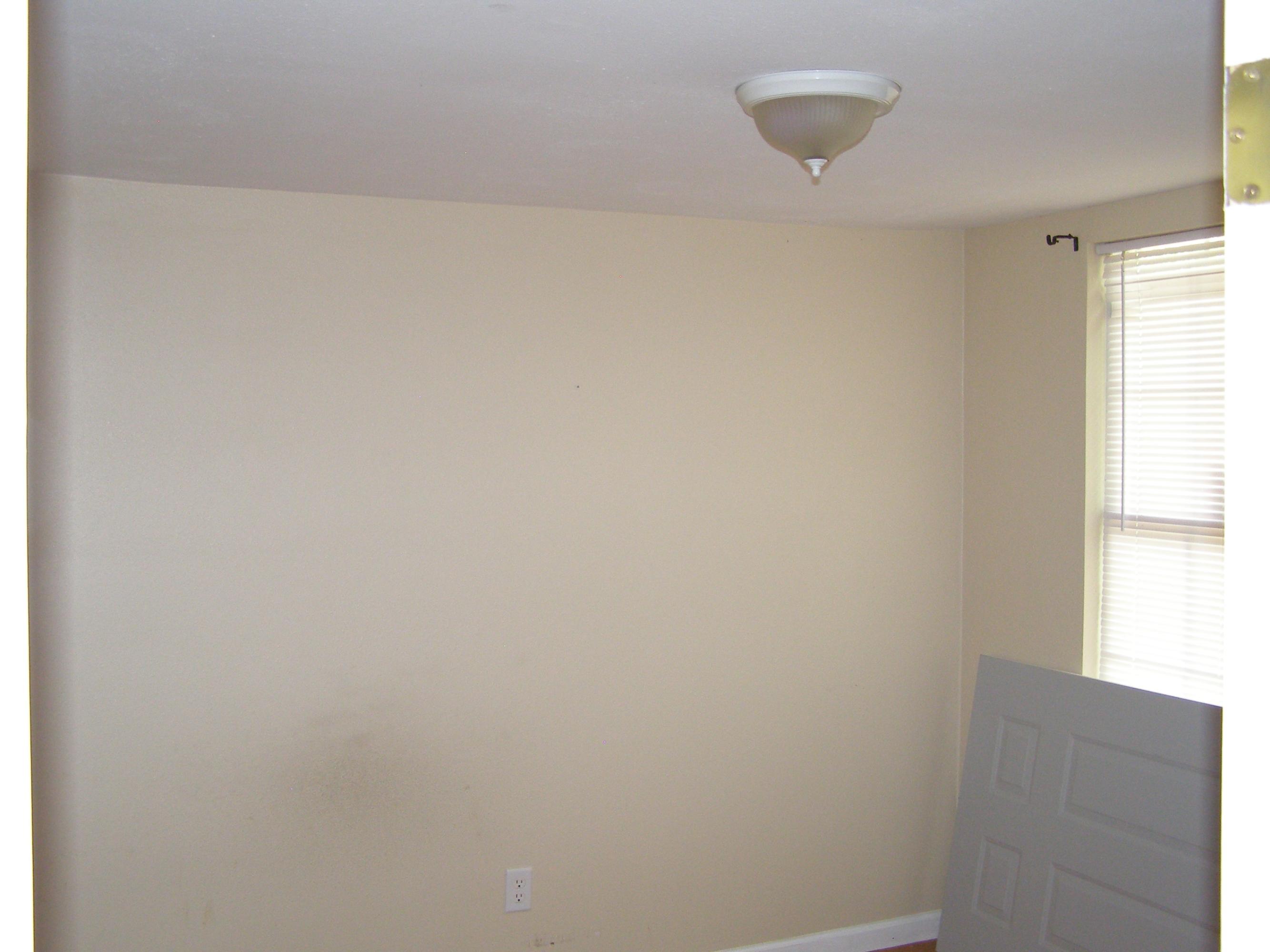84 Roberts Road East DeFuniak Springs, FL 32433 - Photo 10 of 18 a bathroom with a window