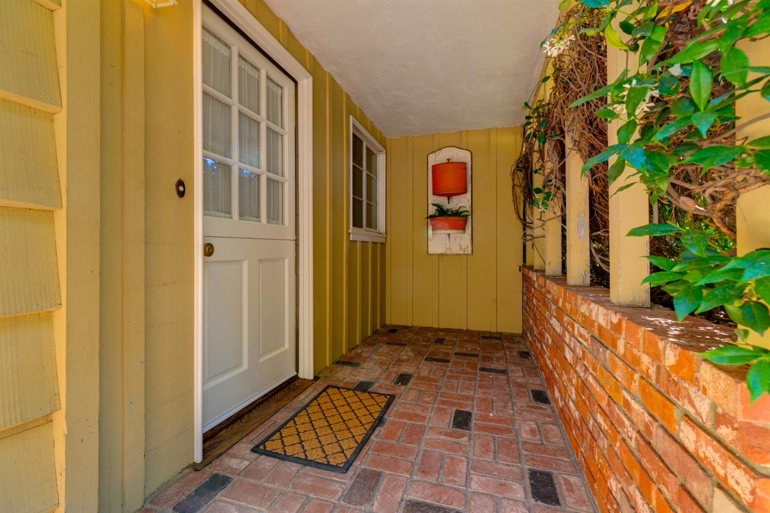 616 Palomar Road Ojai, CA 93023 - Photo 5 of 48 a view of front door