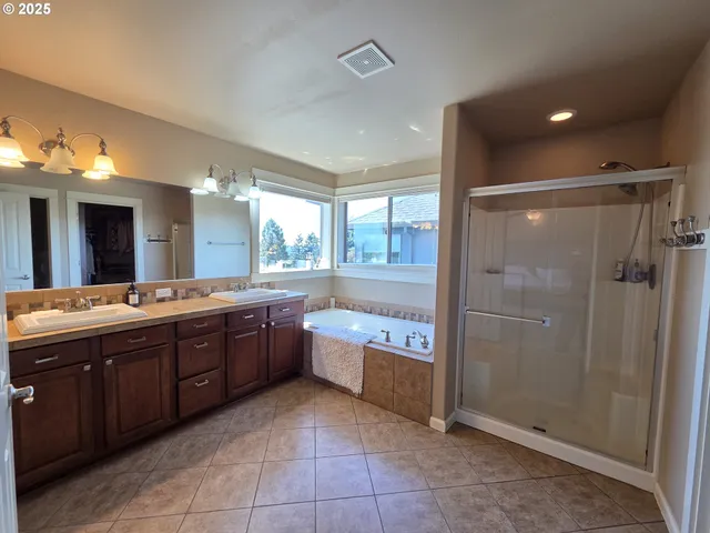 $899,000 | 11556 Southeast Cascade View Drive, Happy Valley, OR 97086