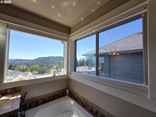 $899,000 | 11556 Southeast Cascade View Drive, Happy Valley, OR 97086