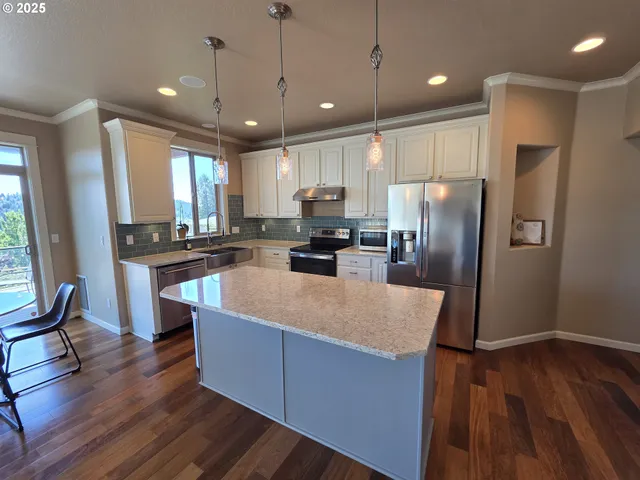 $899,000 | 11556 Southeast Cascade View Drive, Happy Valley, OR 97086