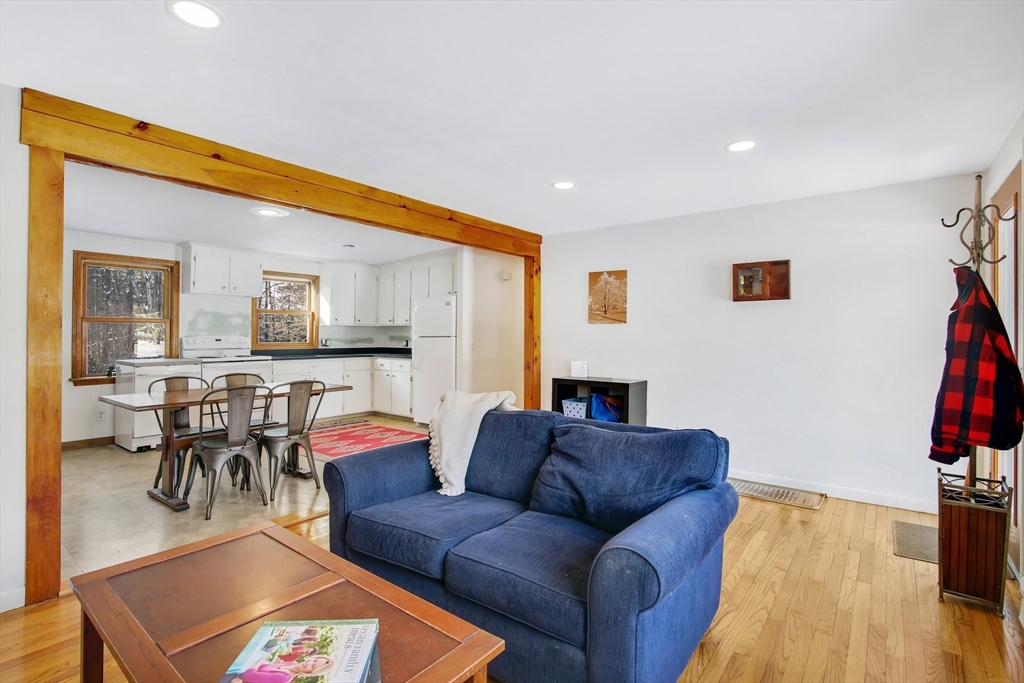 155 Farmington Road Amherst, MA 01002 - Photo 5 of 41 Gallery Image 5