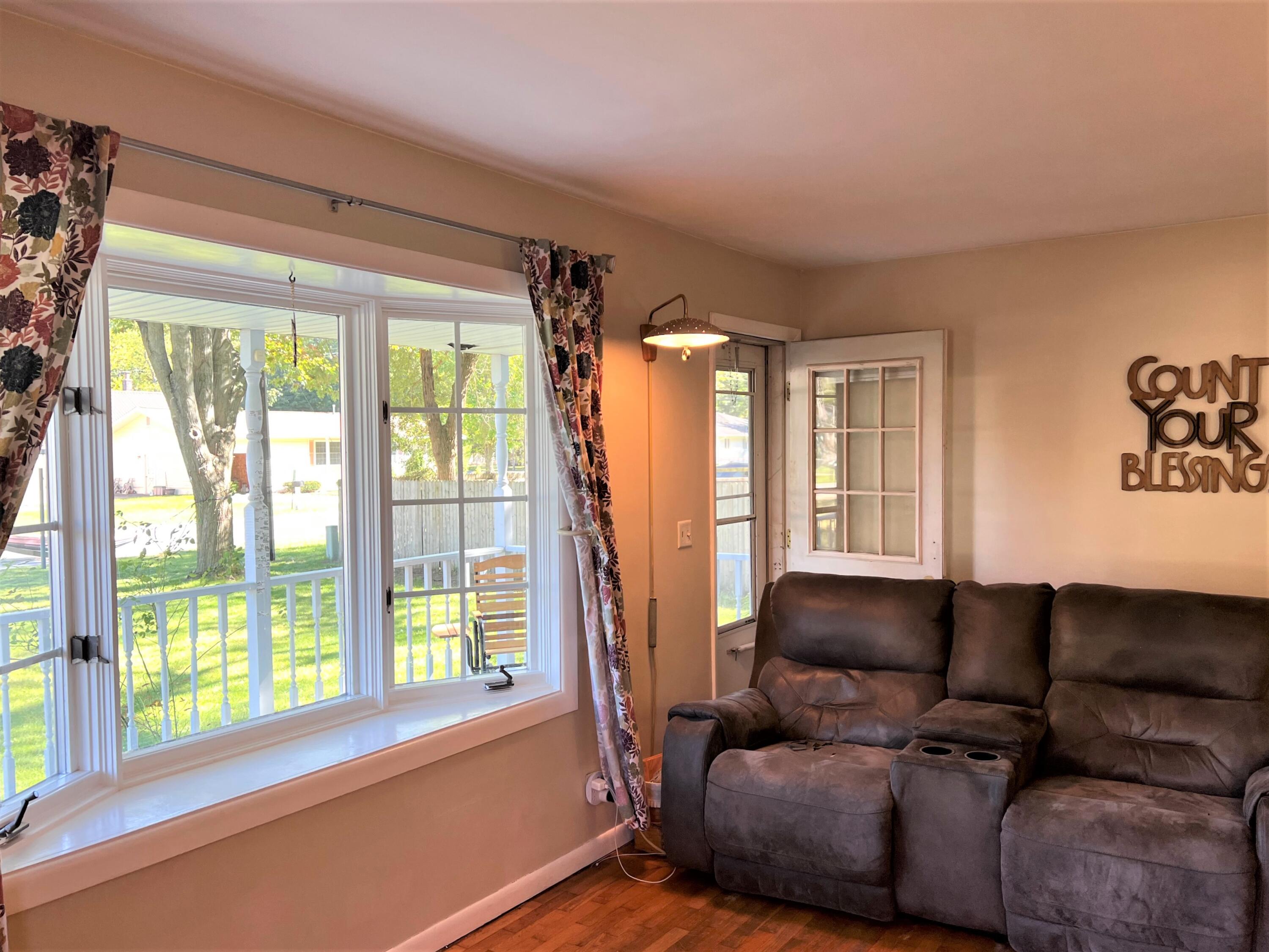 1425 Poulson Road Muskegon, MI 49445 - Photo 2 of 34 IMG_8798 2