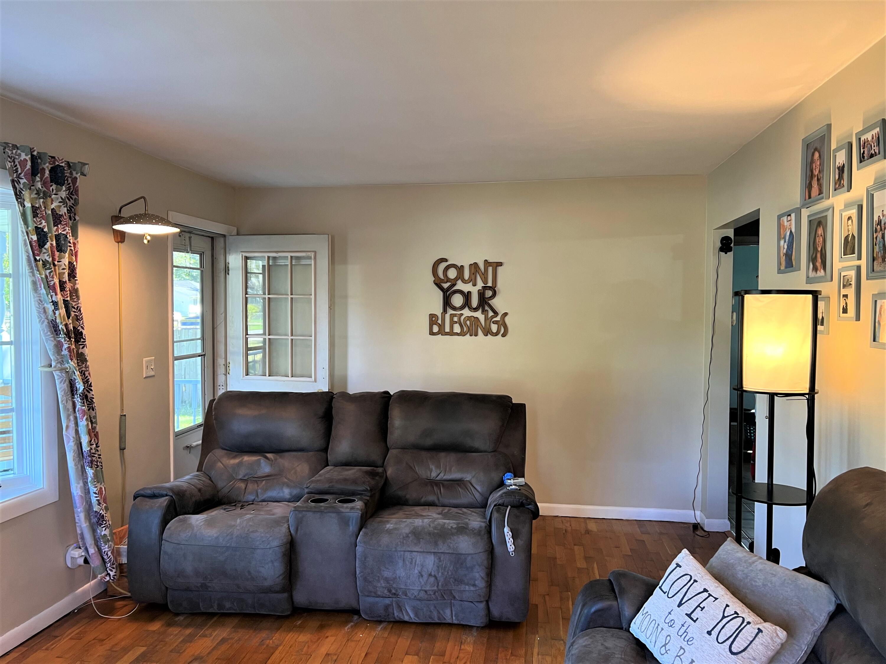 1425 Poulson Road Muskegon, MI 49445 - Photo 3 of 34 IMG_8799 2