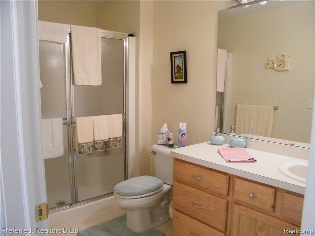 20751 Inverness Lane, Unit 8 Taylor, MI 48180 - Photo 2 of 13 mst bath