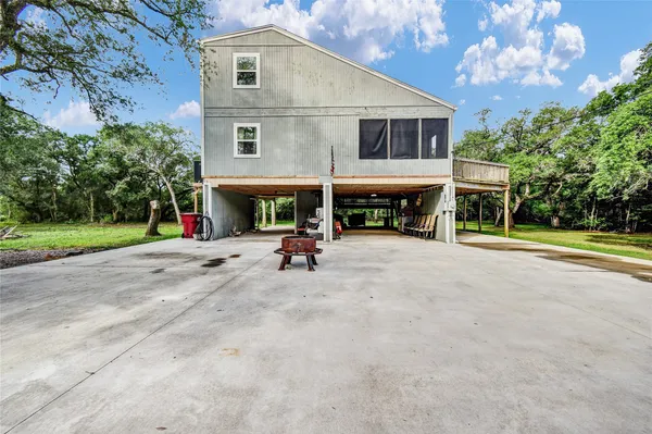 a view of outdoor space yard and porch