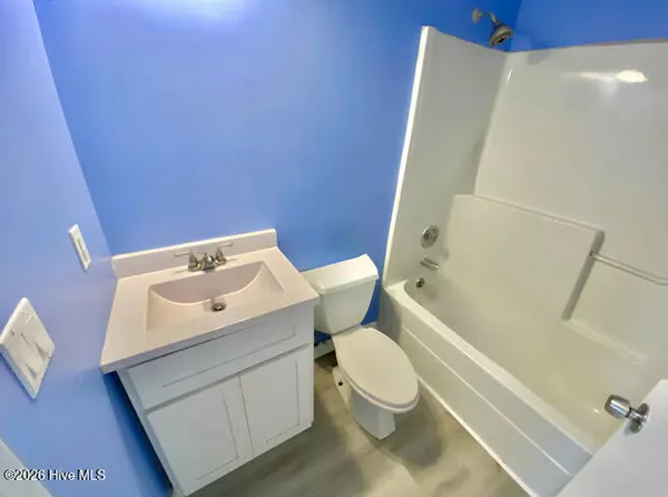 $1,700 | 4240 Wilshire Boulevard, Unit 102E, Wilmington, NC 28403