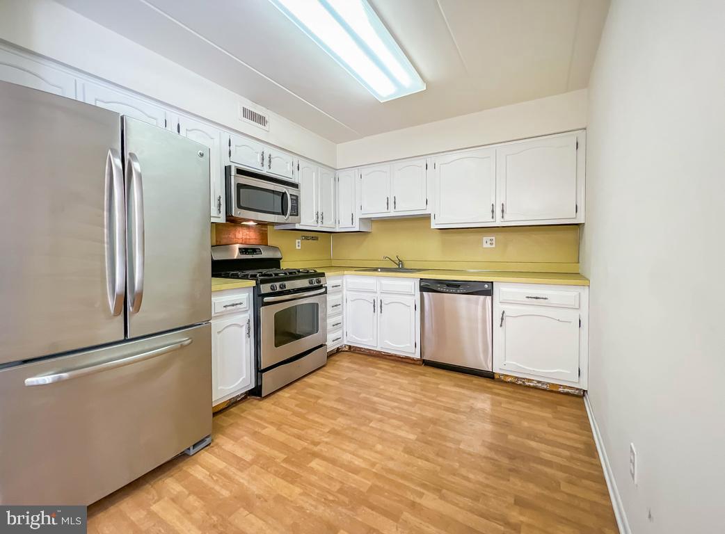 8940 Krewstown Road, Unit 114 Philadelphia, PA 19115 - Photo 12 of 23 Kitchen