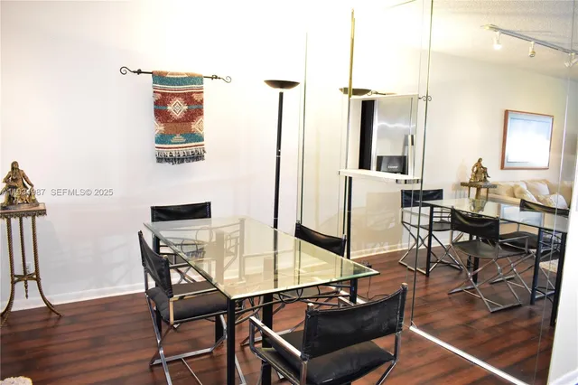 $79,900 | 9801 Sunrise Lakes Boulevard, Unit 305, Sunrise, FL 33322