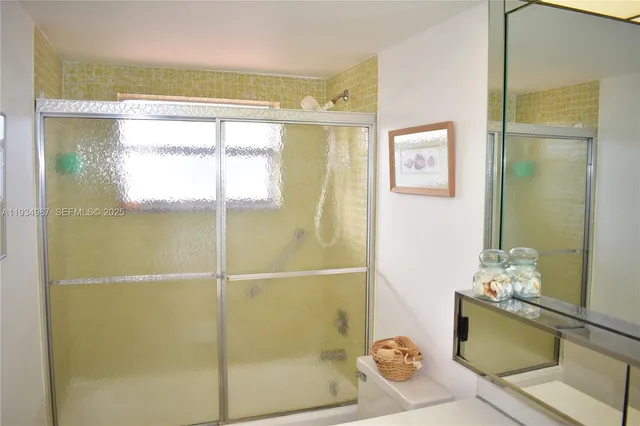 $79,900 | 9801 Sunrise Lakes Boulevard, Unit 305, Sunrise, FL 33322