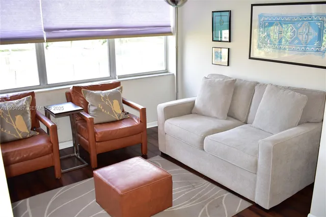 $79,900 | 9801 Sunrise Lakes Boulevard, Unit 305, Sunrise, FL 33322