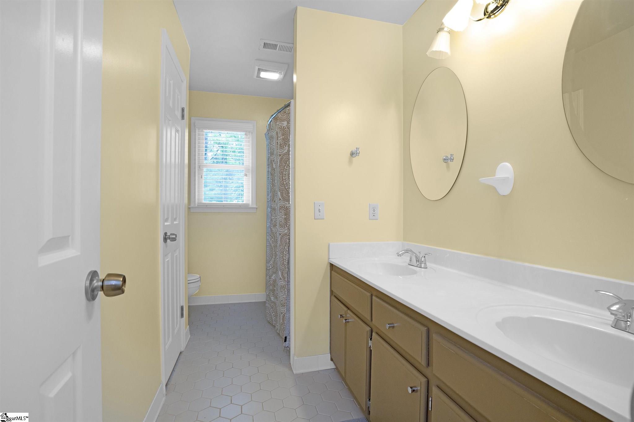 109 Robin Road Simpsonville, SC 29681 - Photo 18 of 32 Gallery Image 18