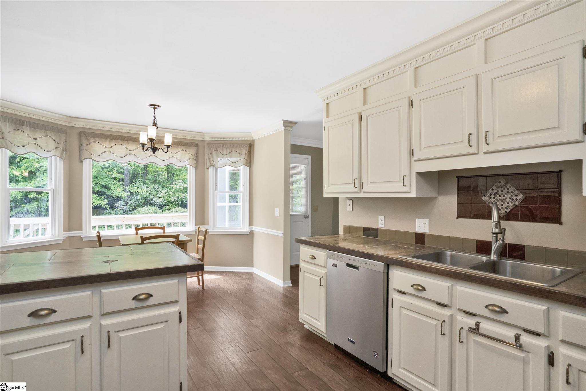 109 Robin Road Simpsonville, SC 29681 - Photo 7 of 32 Gallery Image 7