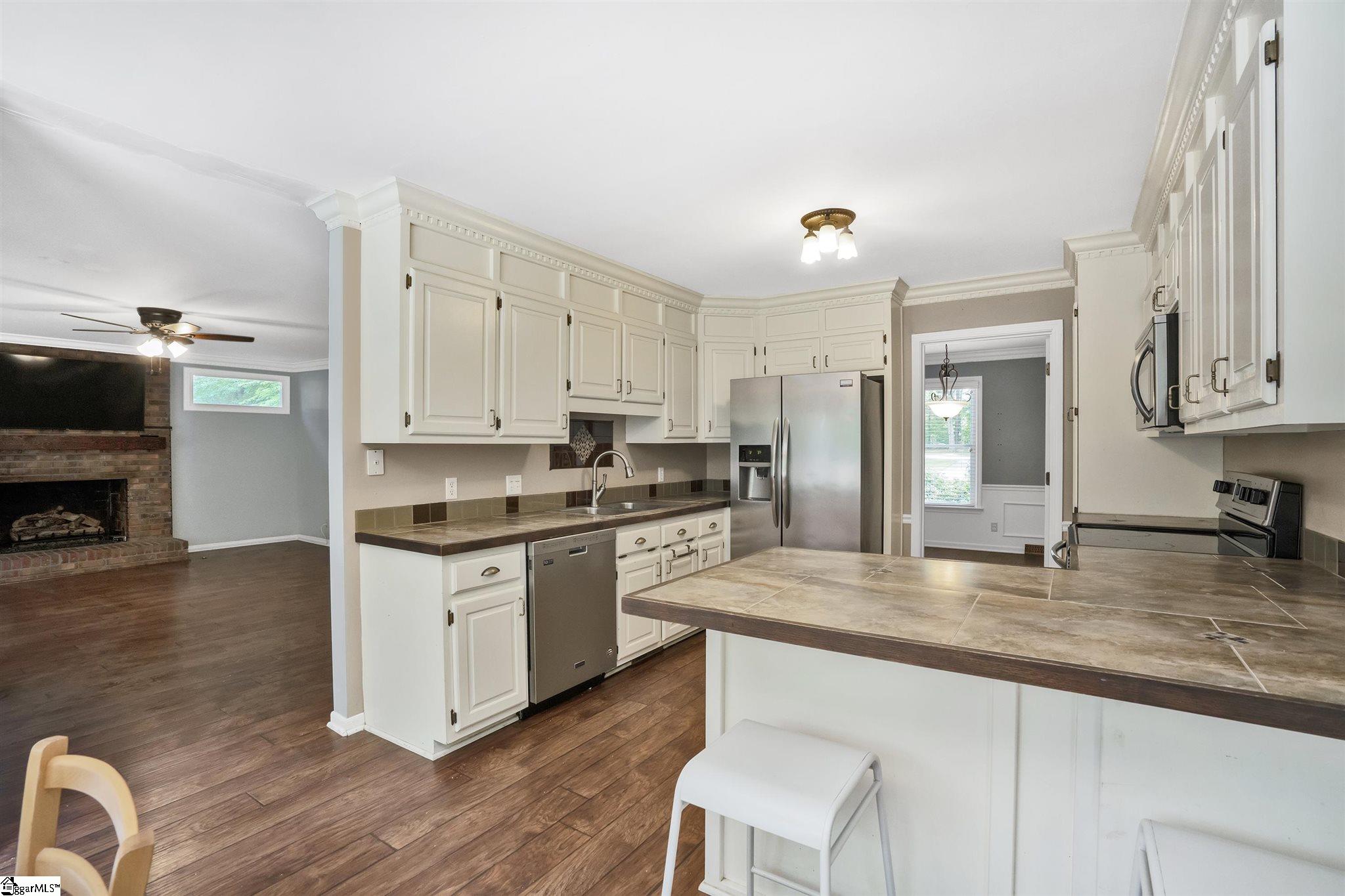 109 Robin Road Simpsonville, SC 29681 - Photo 9 of 32 Gallery Image 9