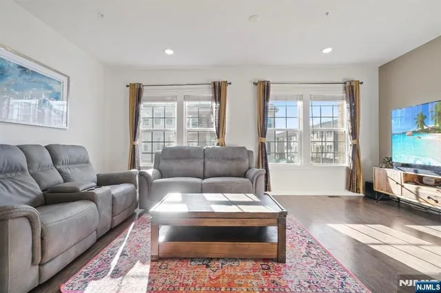 $4,600 | 60 Truman Drive, Wood-Ridge, NJ 07075