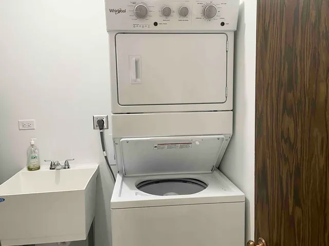 $2,300 | 1063 Glouchester Harbor, Unit 1063, Schaumburg, IL 60193