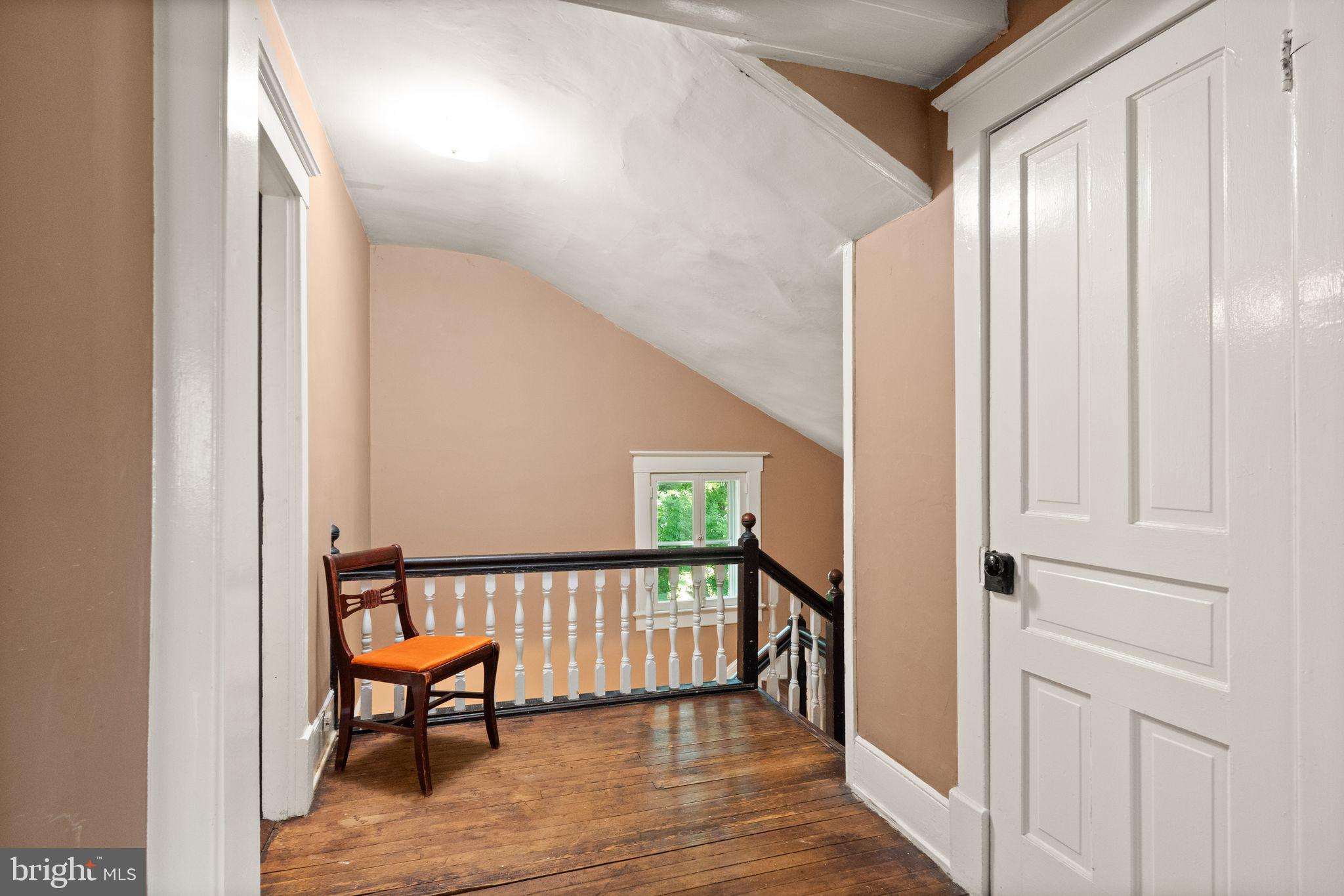 5102 Weston Road Warrenton, VA 20187 - Photo 31 of 65 Upper level landing/hall - 12'3" x 11'5"