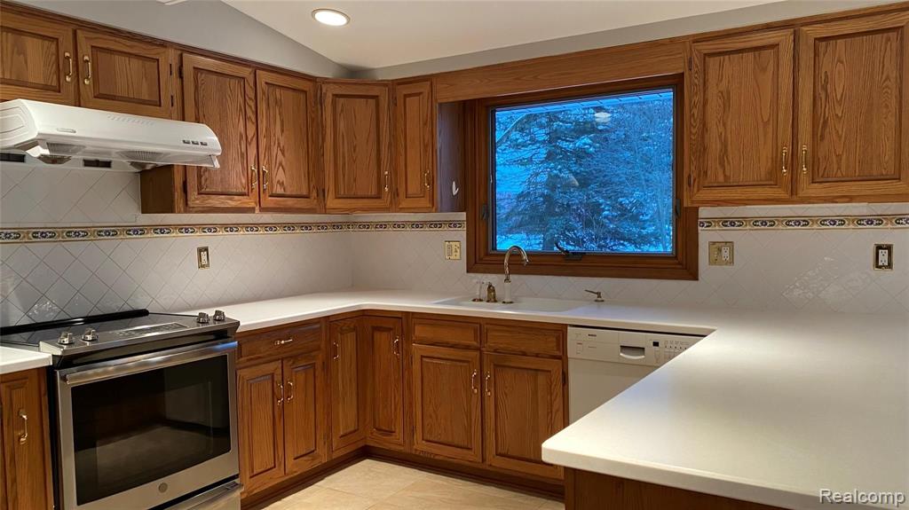 3099 Baypoint Drive Rochester, MI 48309 - Photo 8 of 32