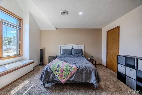 $259,900 | 227 Crestwood Drive, Marshfield, MO 65706