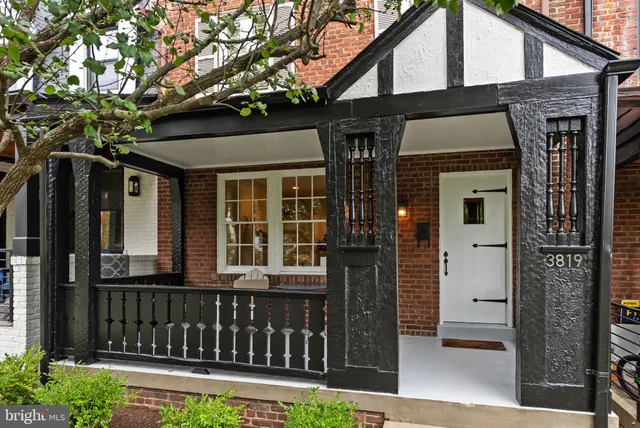 a view of a house with a small yard and wooden floor and fence