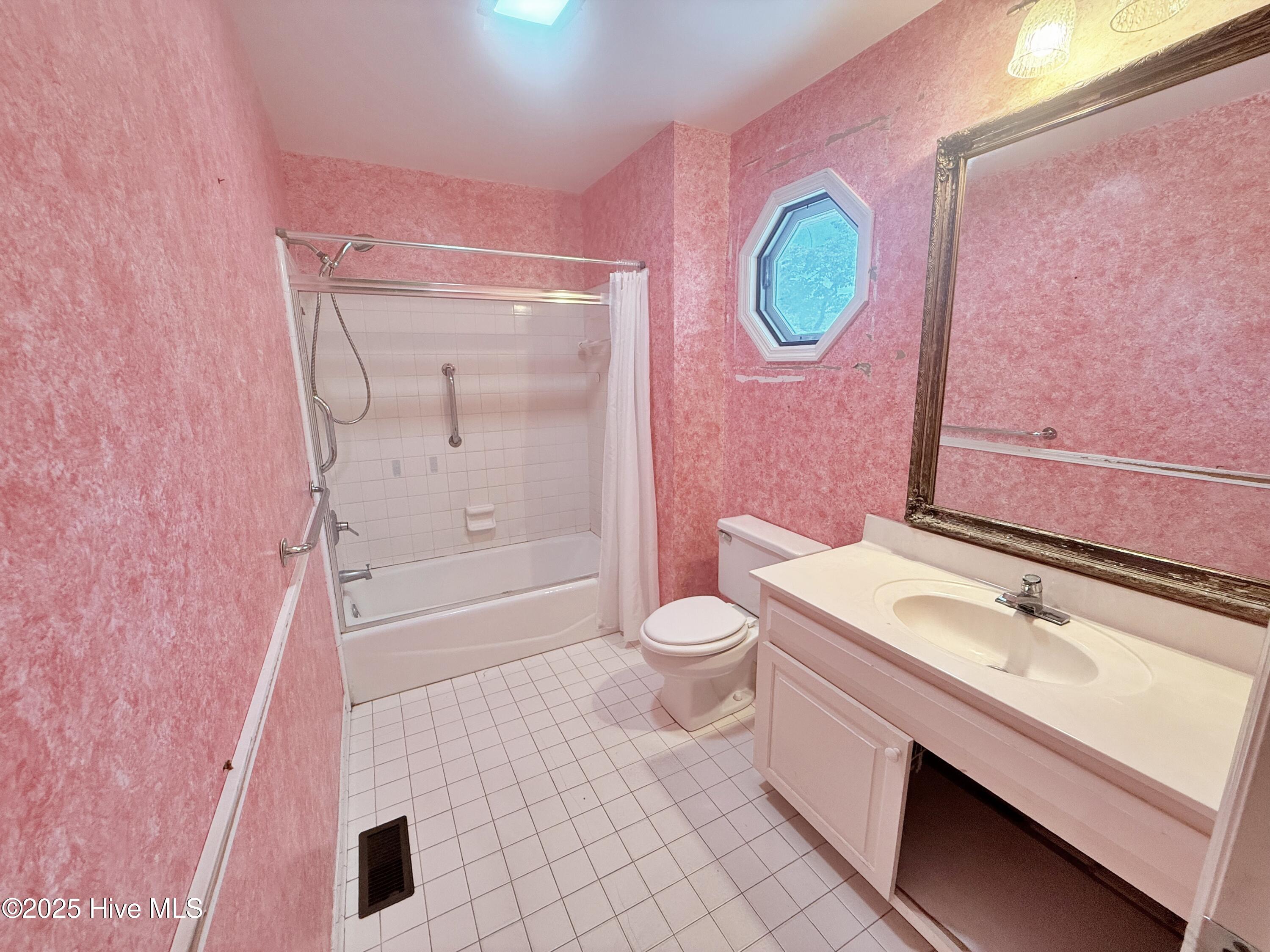 4503 Greenview Road Trent Woods, NC 28562 - Photo 15 of 39 Primary Bath