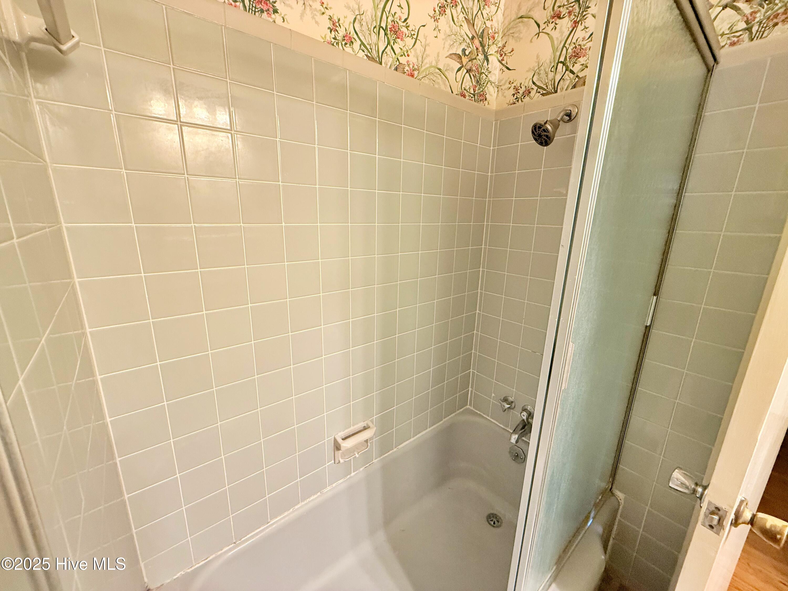 4503 Greenview Road Trent Woods, NC 28562 - Photo 36 of 39 Tile Tub