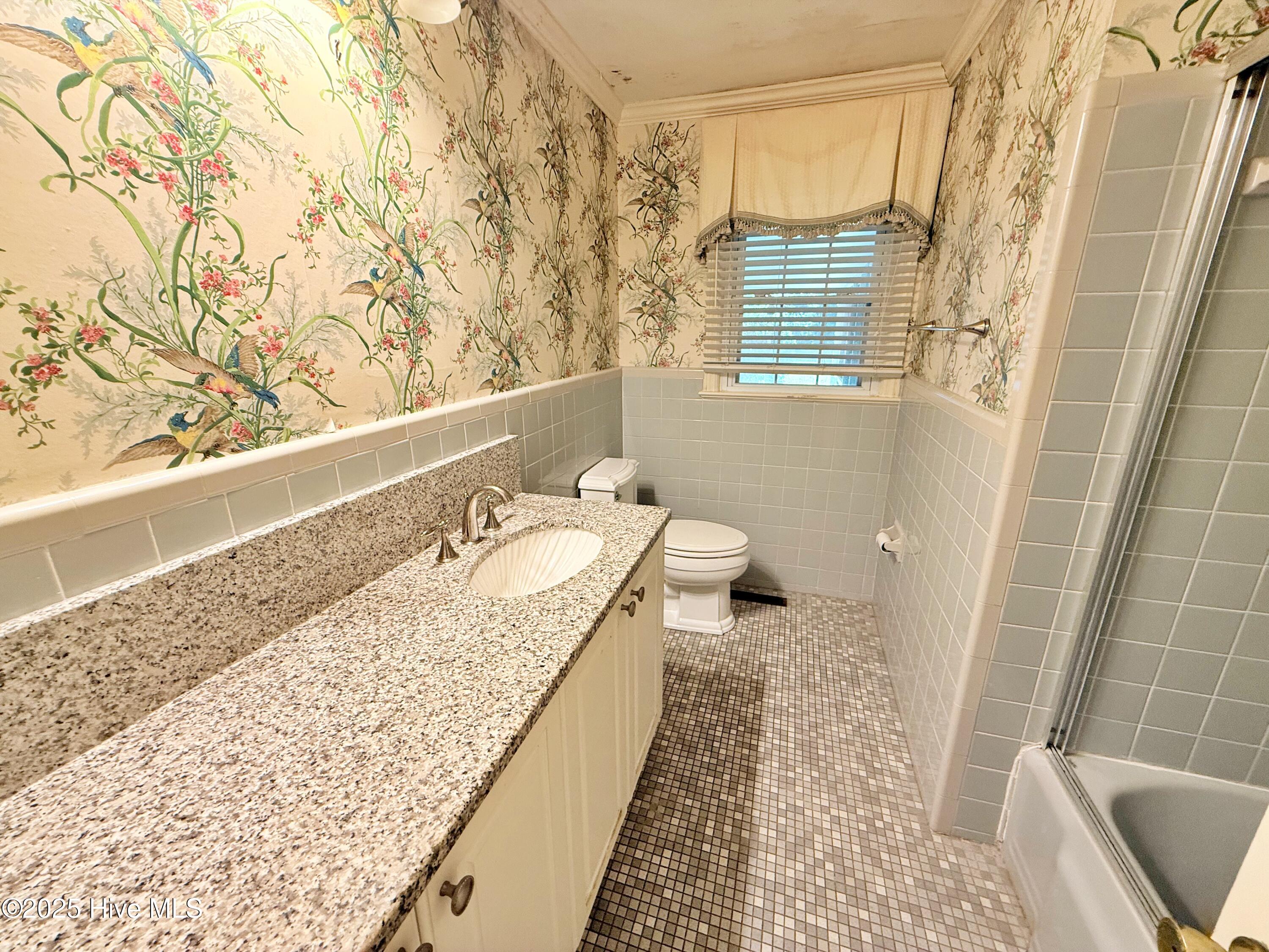 4503 Greenview Road Trent Woods, NC 28562 - Photo 37 of 39 Hall Bath