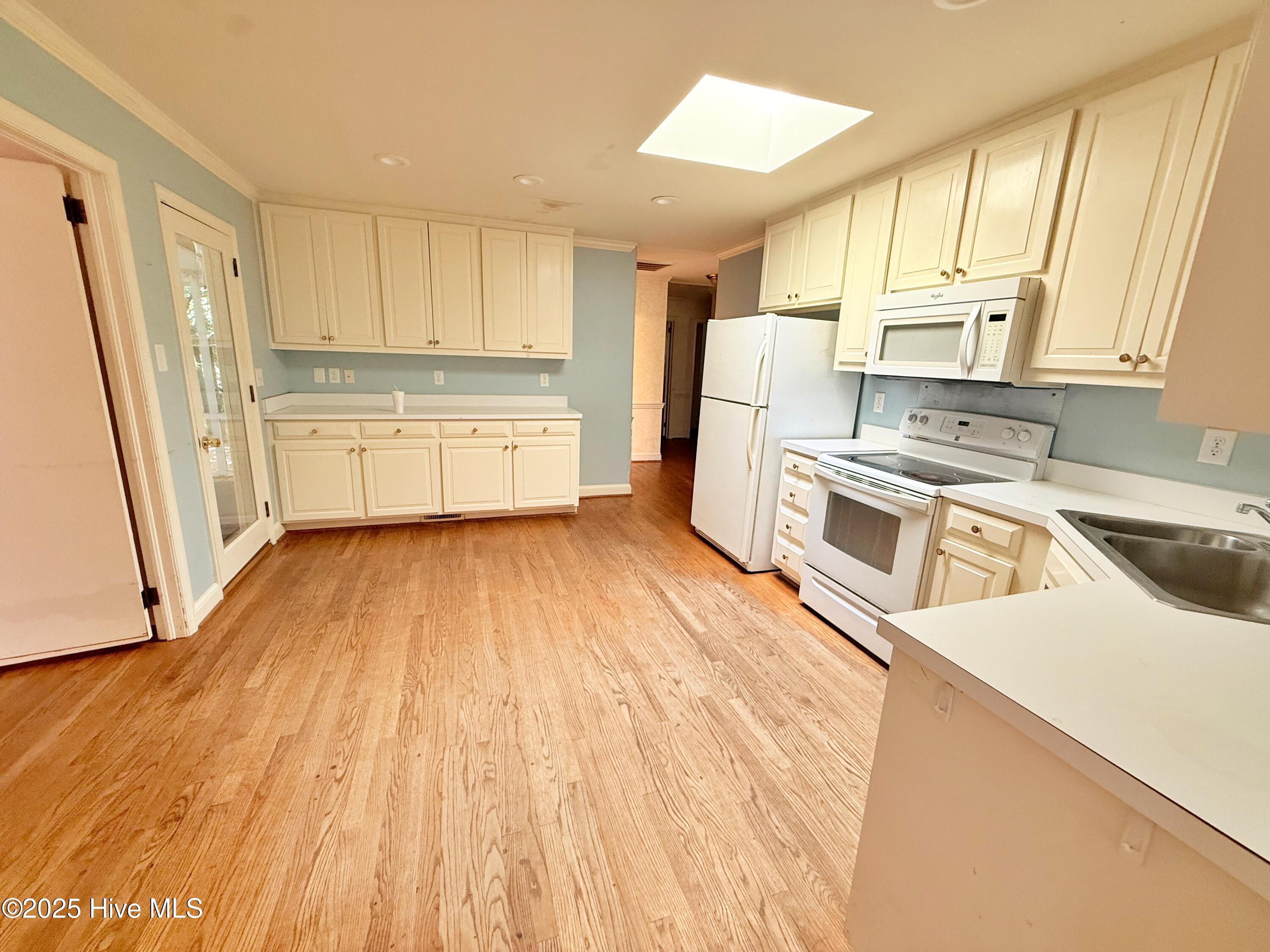 4503 Greenview Road Trent Woods, NC 28562 - Photo 8 of 39 Kitchen