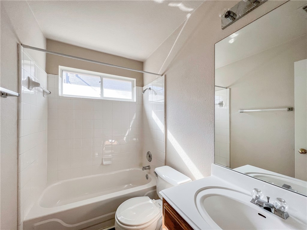 2644 Gate Ridge Drive Austin, TX 78748 - Photo 13 of 18 Bathroom