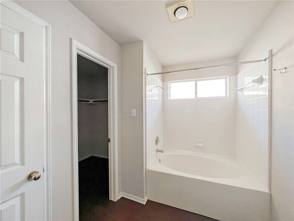 2644 Gate Ridge Drive Austin, TX 78748 - Photo 7 of 18 Primary Bathroom Graden Tub