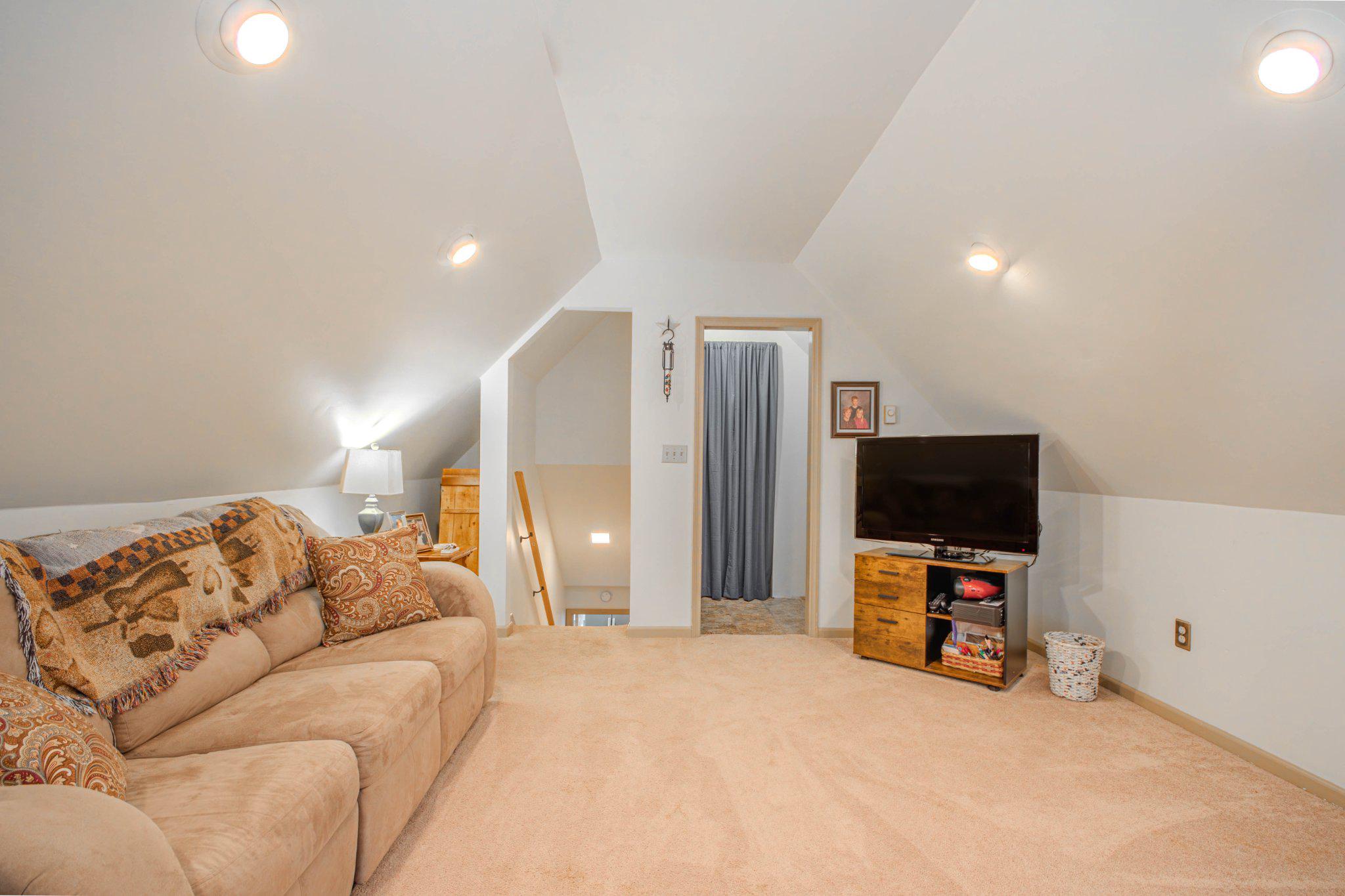 7301 Topaz Court Hebron, MD 21830 - Photo 32 of 47 Bonus room has its own staircase to access.