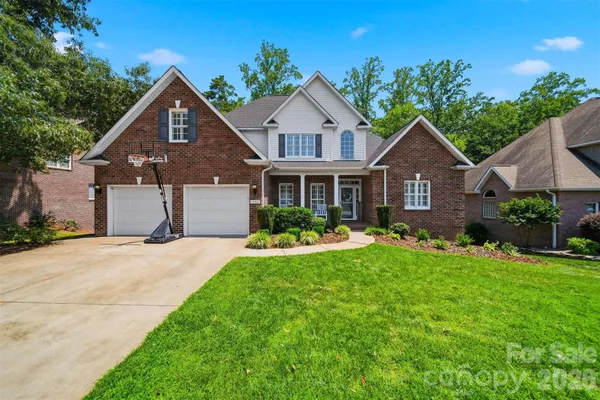 $600,000 | 1753 30th Ave Drive Northeast, Hickory, NC 28601