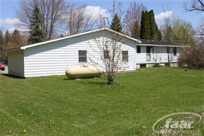 1201 Chesaning Road Montrose, MI 48457 - Photo 3 of 17 20144252-2.JPG