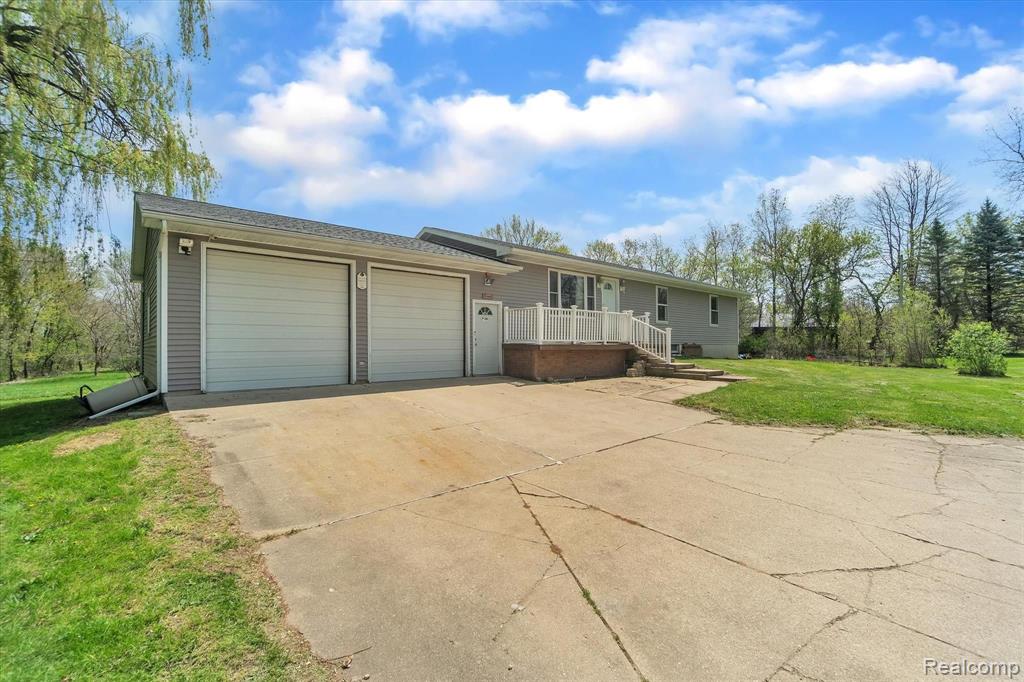 4660 Lansing Road Bancroft, MI 48414 - Photo 2 of 41