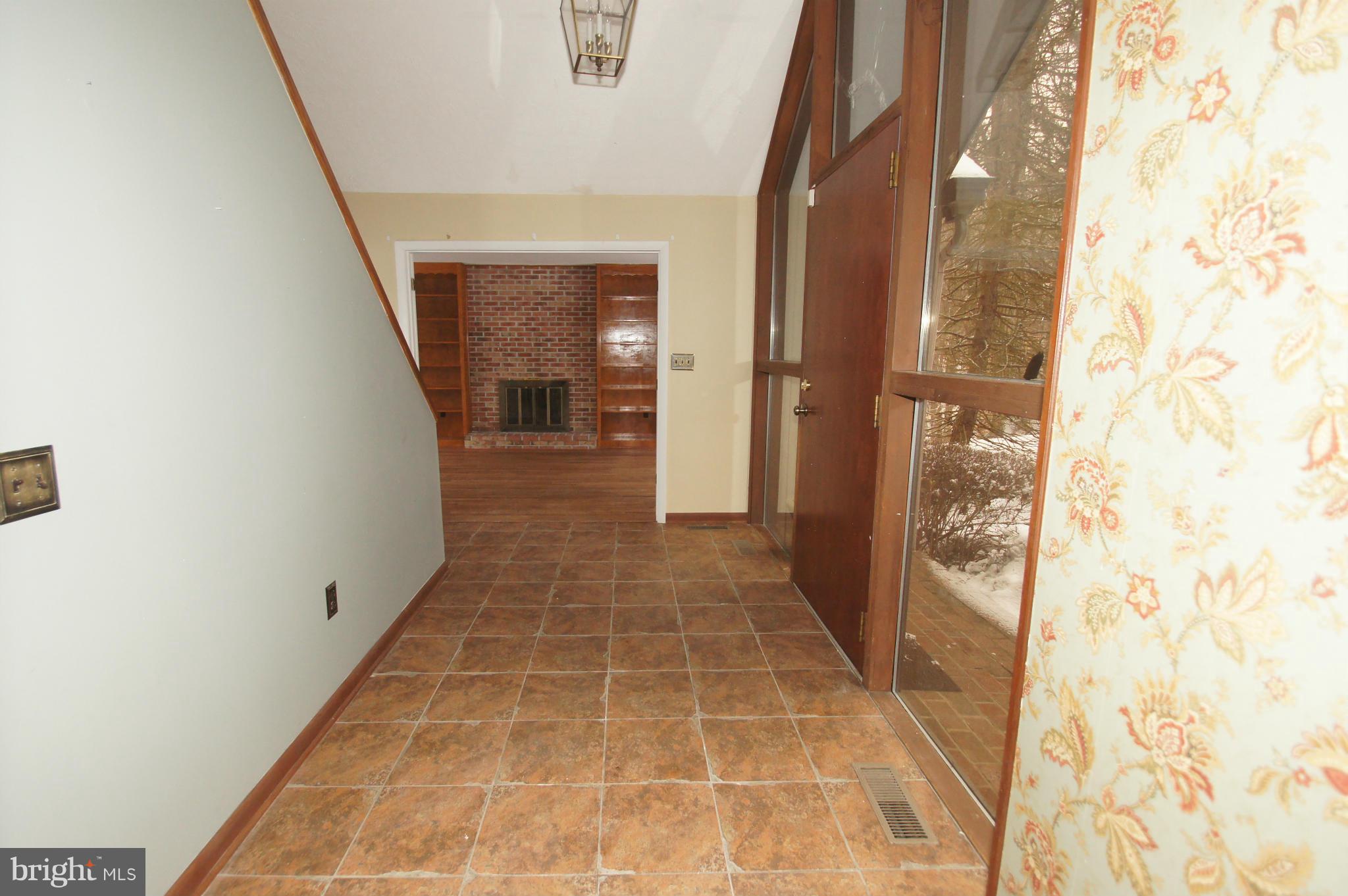 409 East Wheel Road Abingdon, MD 21009 - Photo 2 of 30 Foyer