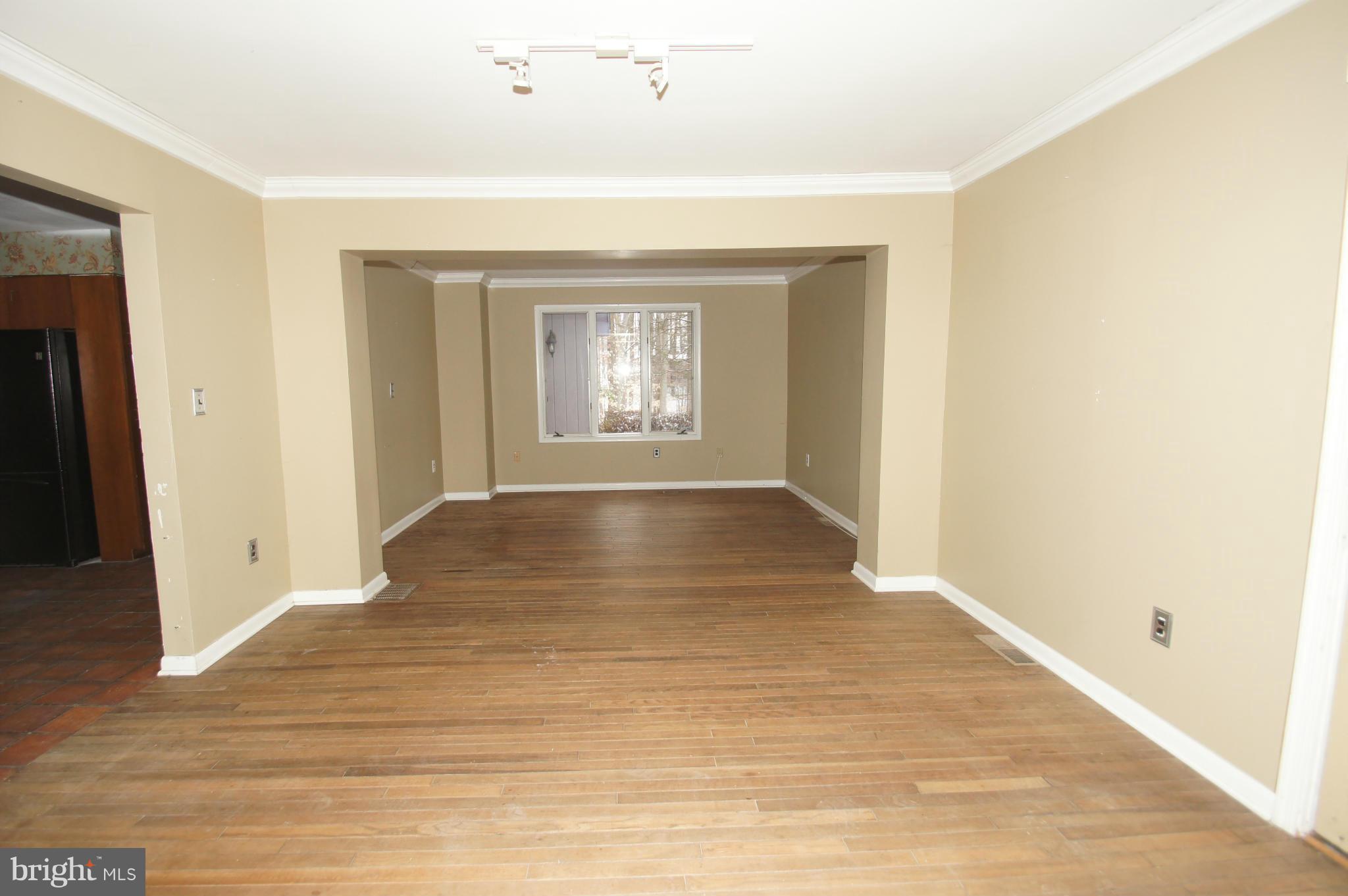 409 East Wheel Road Abingdon, MD 21009 - Photo 3 of 30 Living Room