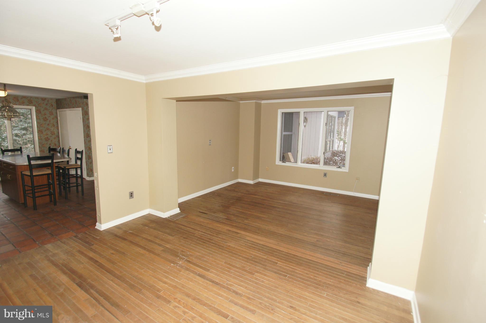 409 East Wheel Road Abingdon, MD 21009 - Photo 4 of 30 Living Room