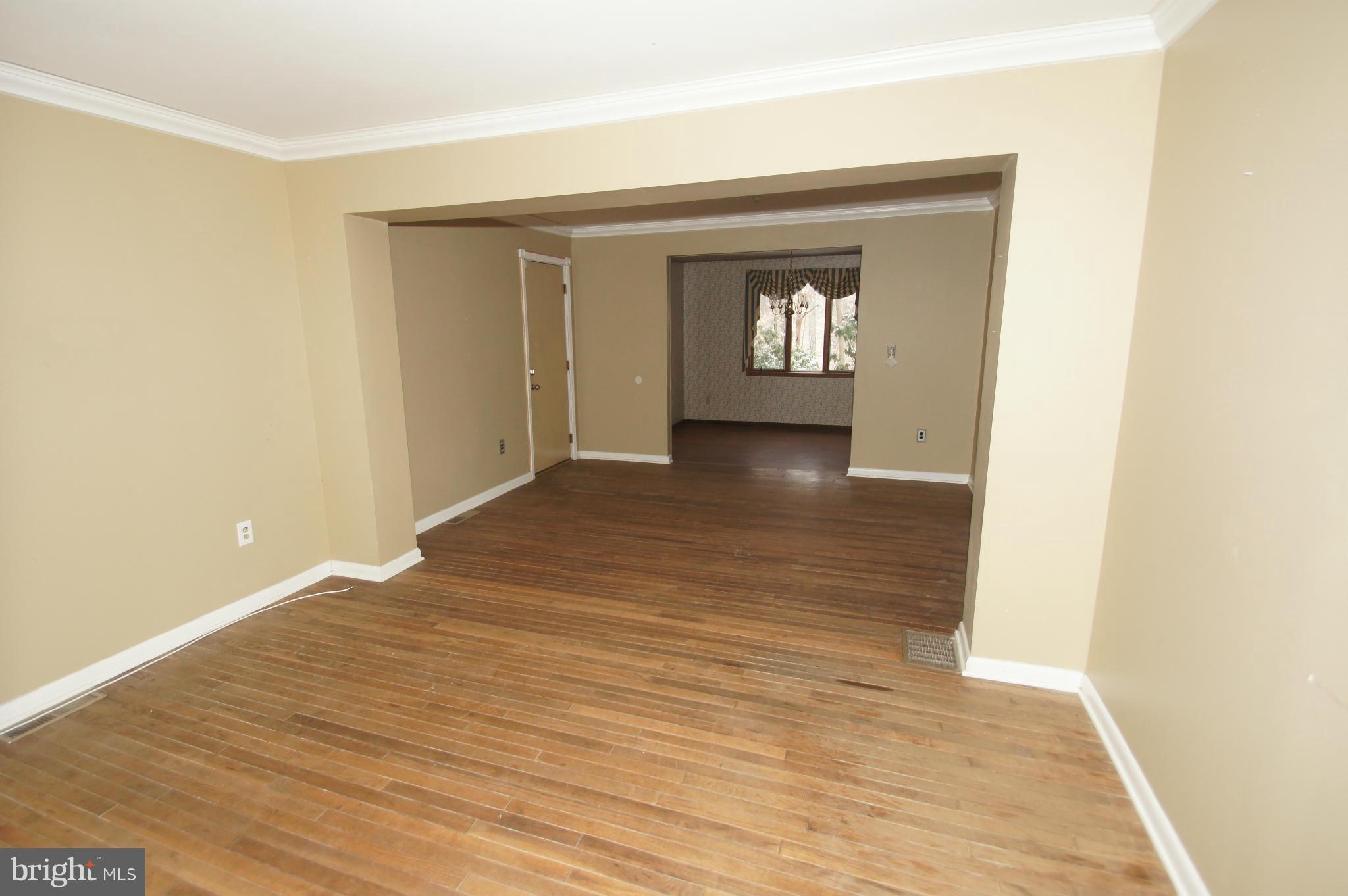 409 East Wheel Road Abingdon, MD 21009 - Photo 5 of 30 Living Room