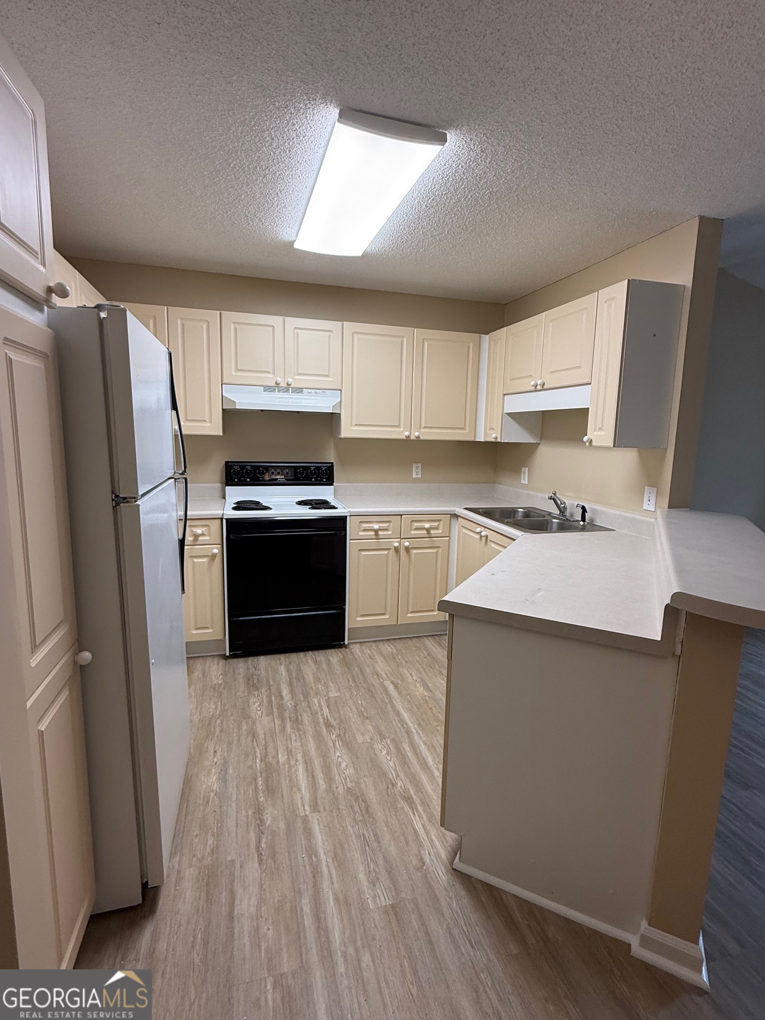 320 Ridgewood Avenue, Unit C4 Gainesville, GA 30501 - Photo 4 of 10