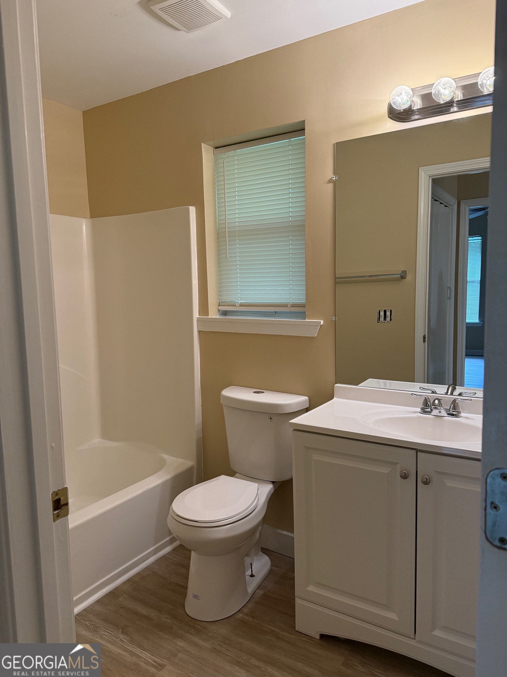 320 Ridgewood Avenue, Unit C4 Gainesville, GA 30501 - Photo 6 of 10