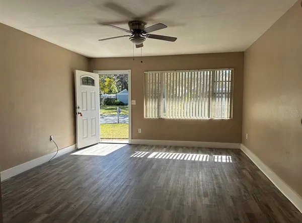 $1,600 | 607 Johns Avenue, Mount Dora, FL 32757