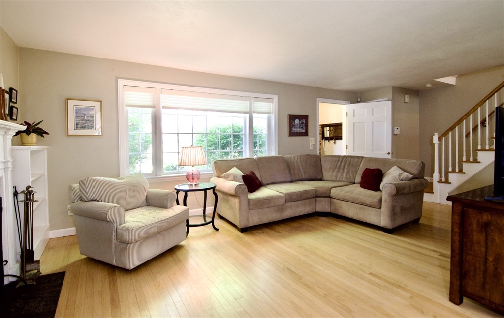 129 Chalmers Street Springfield, MA 01118 - Photo 4 of 42