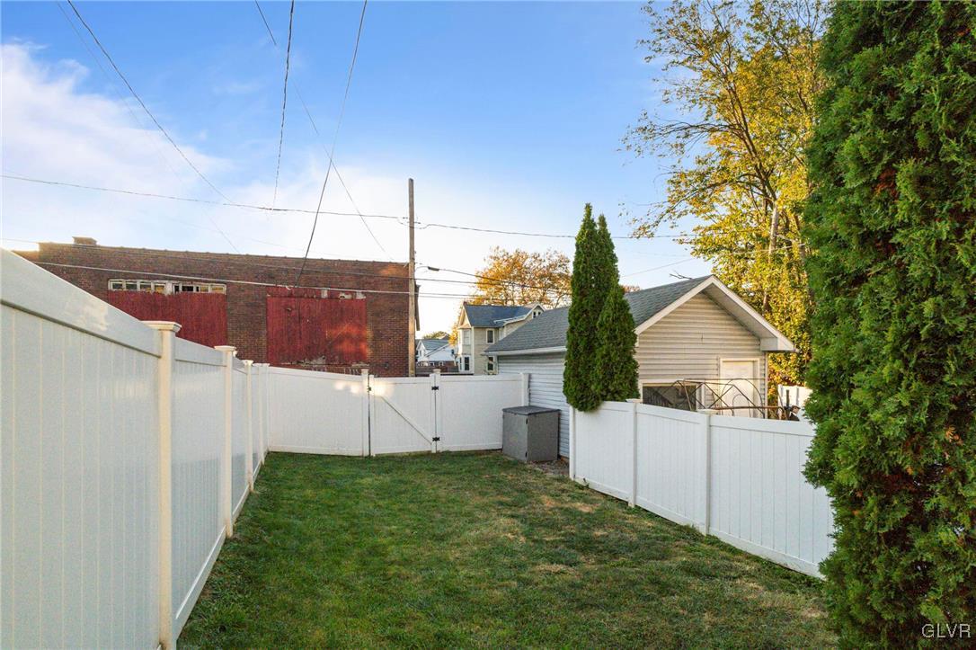 627 9th Avenue Bethlehem, PA 18018 - Photo 10 of 29 a view of a backyard
