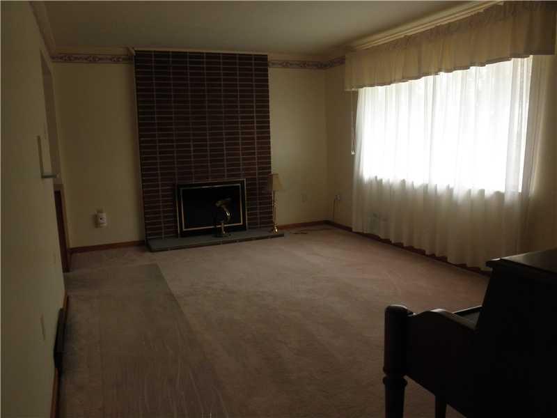 3952 Shepard Road Gibsonia, PA 15044 - Photo 2 of 14 Living Room.