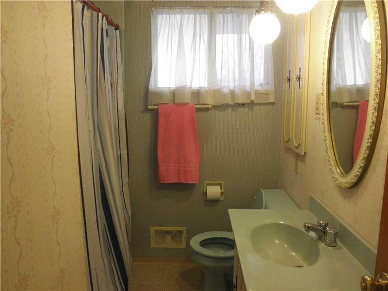 3952 Shepard Road Gibsonia, PA 15044 - Photo 9 of 14 Full Bath.