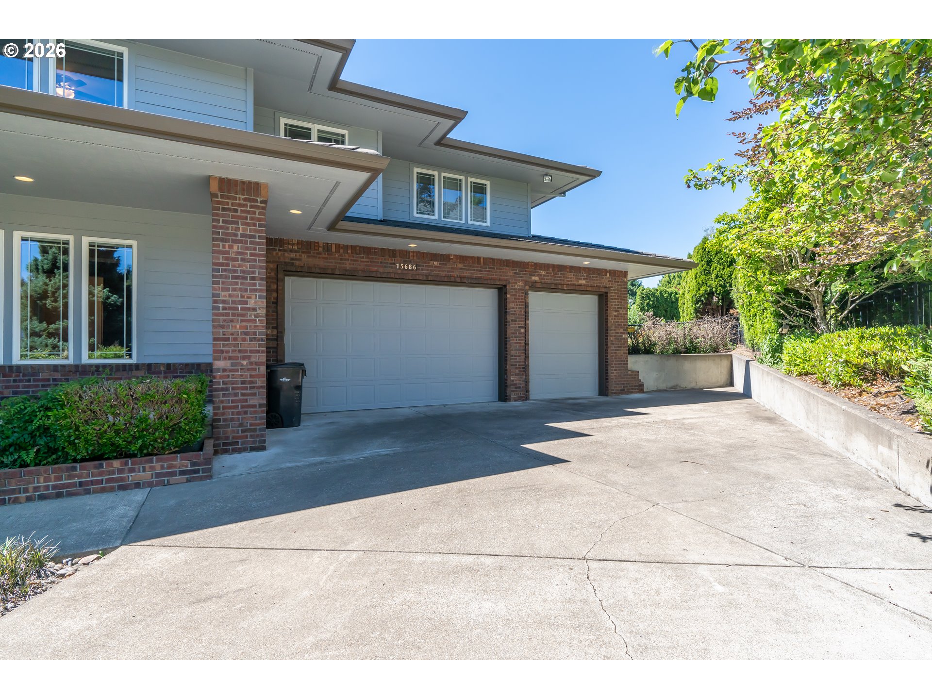 15686 Southwest Pleasantview Court Portland, OR 97224 - Photo 2 of 40
