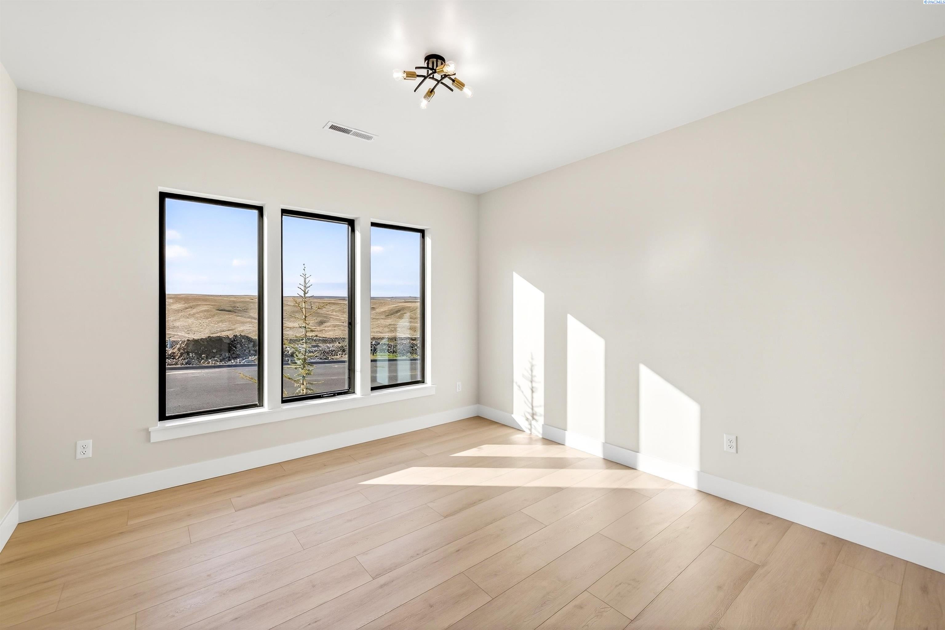 4857 South Reed Street Kennewick, WA 99337 - Photo 8 of 49 Gallery Image 8