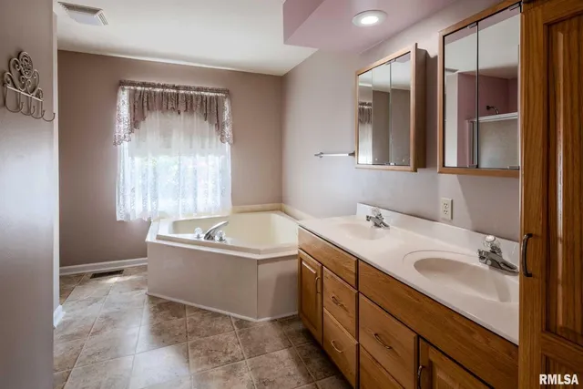 $289,000 | 304 Bogie Drive, Herrin, IL 62948